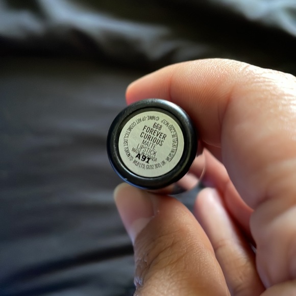 MAC Matte lipstick - forever curious - Picture 4 of 7